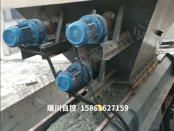 济宁脱硫石膏定量给料机工作现场