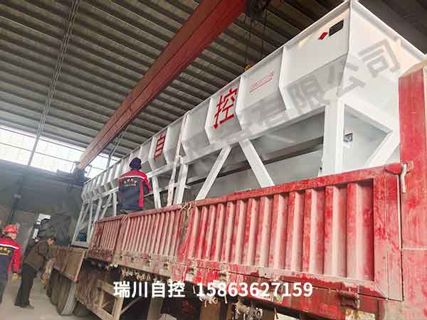 临沂三仓配料机装车发货现场
